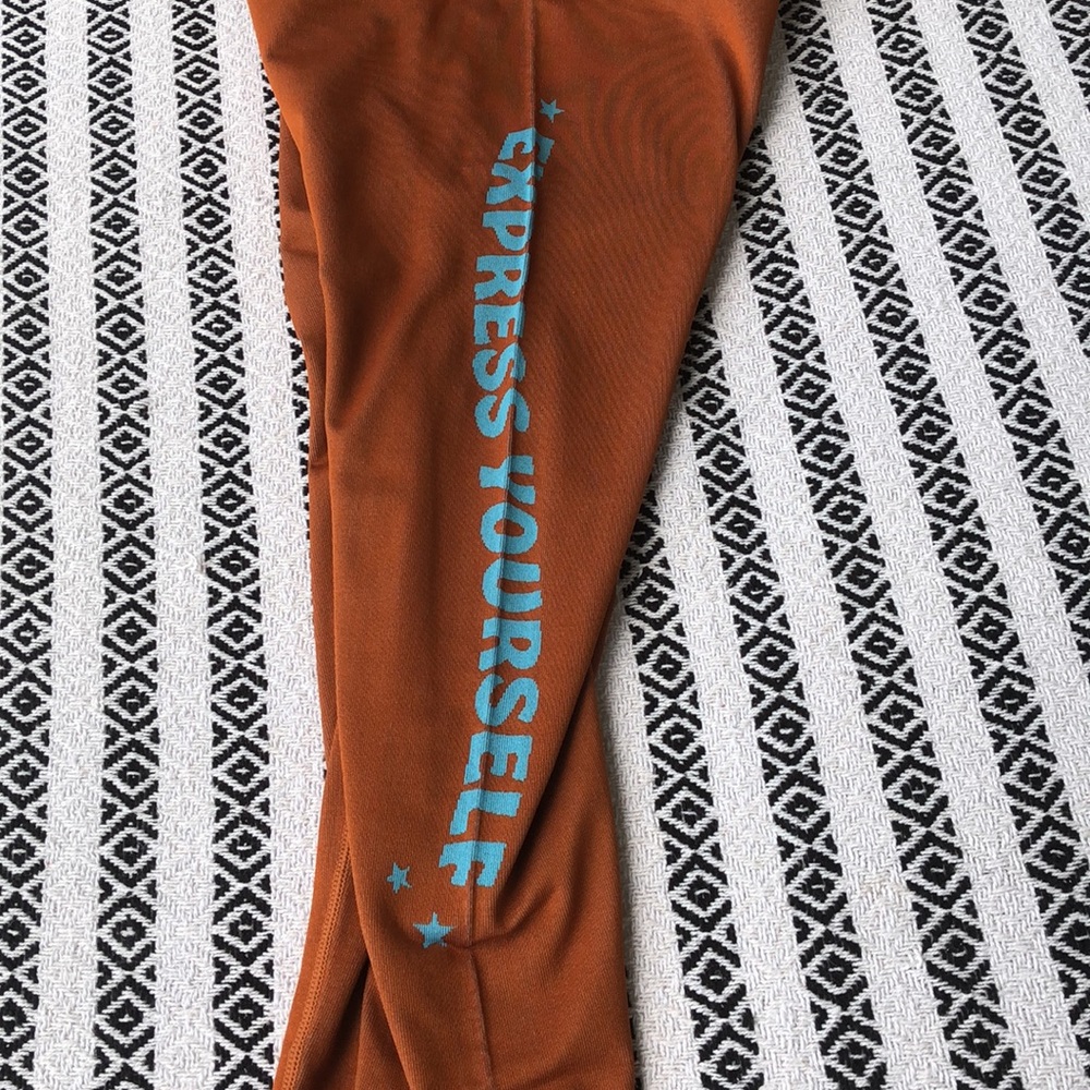 Fabletics 2 Piece Set - Picture 6 of 8